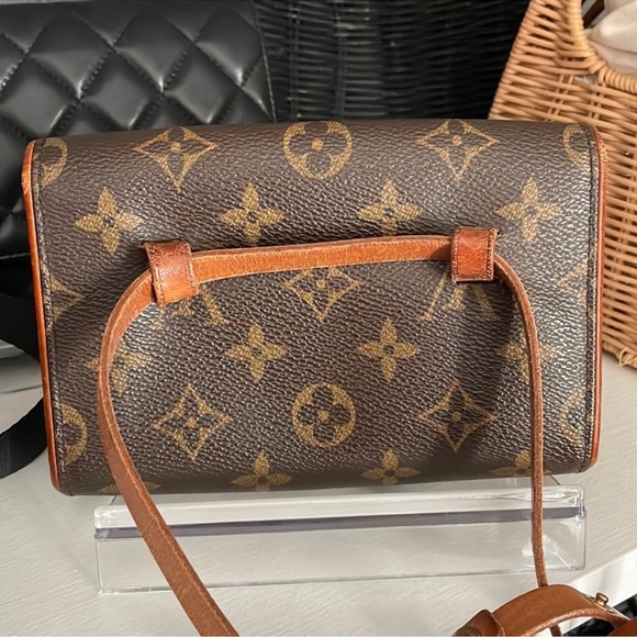 100% authentic Louis Vuitton Pouchette on sale today only $425 retails $1999 - Picture 3 of 14